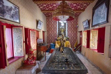 Wat Phra Thaen Sila 'daki Buda Ayak İzi Tayland' ın Uttaradit şehrinin yakınlarındaki Uttaradit şehrinde. Tayland, Uttaradit, 26 Kasım 2024.