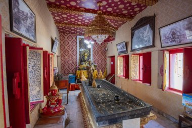 Wat Phra Thaen Sila 'daki Buda Ayak İzi Tayland' ın Uttaradit şehrinin yakınlarındaki Uttaradit şehrinde. Tayland, Uttaradit, 26 Kasım 2024.