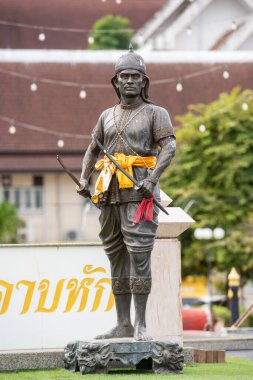 Tayland 'ın Uttaradit ilindeki Uttaradit şehrindeki Phraya Pichai Kırık Kılıç Anıtı. Tayland, Uttaradit, 27 Kasım 2024.