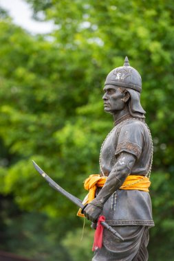 Tayland 'ın Uttaradit ilindeki Uttaradit şehrindeki Phraya Pichai Kırık Kılıç Anıtı. Tayland, Uttaradit, 27 Kasım 2024.