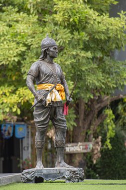 Tayland 'ın Uttaradit ilindeki Uttaradit şehrindeki Phraya Pichai Kırık Kılıç Anıtı. Tayland, Uttaradit, 27 Kasım 2024.