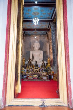 Wat Phra Borommathat Thung Yang Tayland 'ın Uttaradit şehrinin yakınlarında. Tayland, Uttaradit, 26 Kasım 2024.