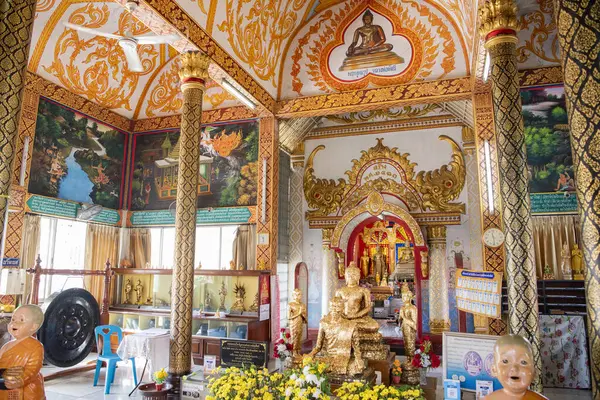 Tayland 'ın Uttaradit şehrindeki Wat Tha Thanon şehrinde. Tayland, Uttaradit, 26 Kasım 2024.