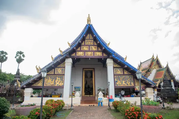 Wat Phra Borommathat Thung Yang Tayland 'ın Uttaradit şehrinin yakınlarında. Tayland, Uttaradit, 26 Kasım 2024.