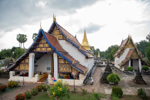 Wat Phra Borommathat Thung Yang Tayland 'ın Uttaradit şehrinin yakınlarında. Tayland, Uttaradit, 26 Kasım 2024.