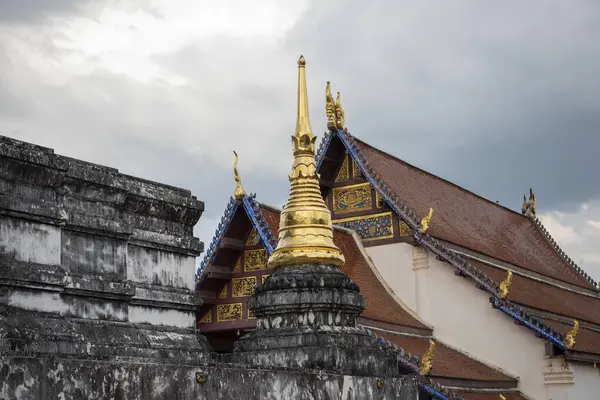 Wat Phra Borommathat Thung Yang Tayland 'ın Uttaradit şehrinin yakınlarında. Tayland, Uttaradit, 26 Kasım 2024.