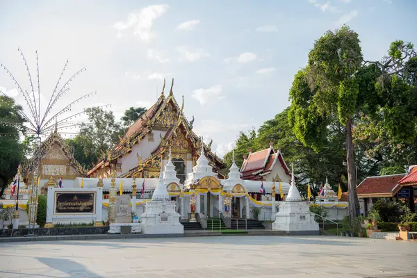 Wat Phra Thaen Sila Tayland 'ın Uttaradit şehrinin yakınlarında. Tayland, Uttaradit, 26 Kasım 2024.