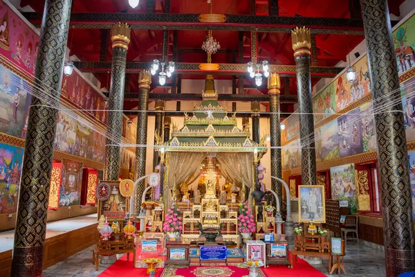 Wat Phra Thaen Sila 'daki Buda Ayak İzi Tayland' ın Uttaradit şehrinin yakınlarındaki Uttaradit şehrinde. Tayland, Uttaradit, 26 Kasım 2024.