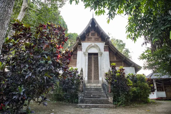 Tayland 'ın Uttaradit ilinin Uttaradit kenti yakınlarındaki Laplae Town' da Wat Don Sak. Tayland, Uttaradit, 26 Kasım 2024.