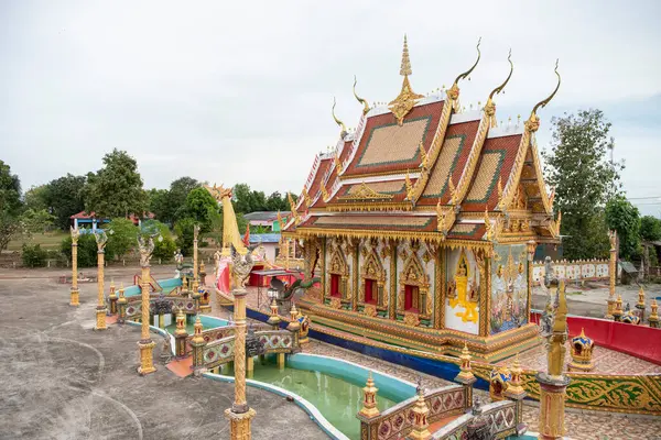 Wat Hong Sung, Tayland 'ın Uttaradit iline bağlı Uttaradit şehrinin yakınlarında. Tayland, Uttaradit, 27 Kasım 2024.