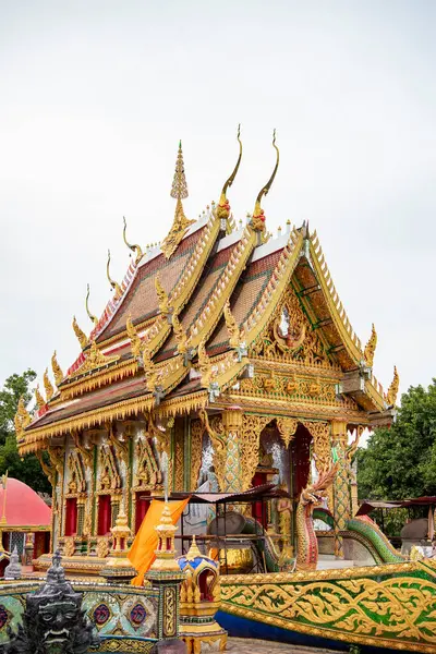 Wat Hong Sung, Tayland 'ın Uttaradit iline bağlı Uttaradit şehrinin yakınlarında. Tayland, Uttaradit, 27 Kasım 2024.