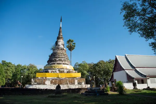 Wat Phra Fang, Tayland 'ın Uttaradit ilindeki Uttaradit şehrinin yakınlarında. Tayland, Uttaradit, 28 Kasım 2024.
