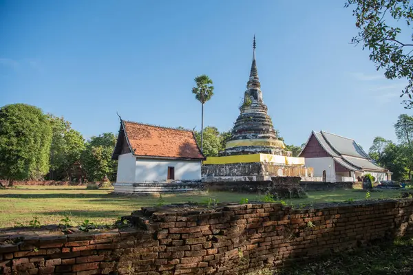 Wat Phra Fang, Tayland 'ın Uttaradit ilindeki Uttaradit şehrinin yakınlarında. Tayland, Uttaradit, 28 Kasım 2024.