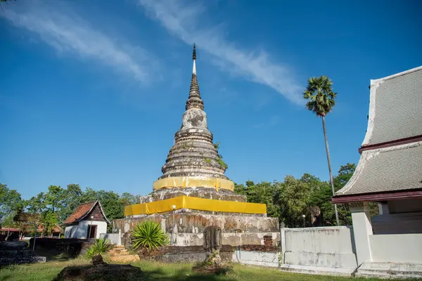 Wat Phra Fang, Tayland 'ın Uttaradit ilindeki Uttaradit şehrinin yakınlarında. Tayland, Uttaradit, 28 Kasım 2024.