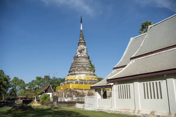 Wat Phra Fang, Tayland 'ın Uttaradit ilindeki Uttaradit şehrinin yakınlarında. Tayland, Uttaradit, 28 Kasım 2024.