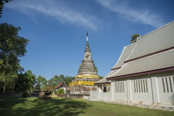 Wat Phra Fang, Tayland 'ın Uttaradit ilindeki Uttaradit şehrinin yakınlarında. Tayland, Uttaradit, 28 Kasım 2024.