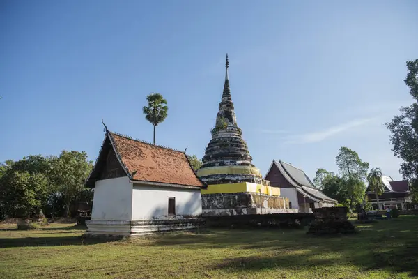 Wat Phra Fang, Tayland 'ın Uttaradit ilindeki Uttaradit şehrinin yakınlarında. Tayland, Uttaradit, 28 Kasım 2024.