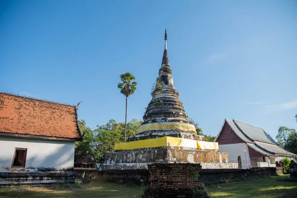 Wat Phra Fang, Tayland 'ın Uttaradit ilindeki Uttaradit şehrinin yakınlarında. Tayland, Uttaradit, 28 Kasım 2024.