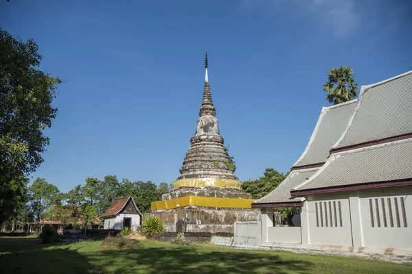 Wat Phra Fang, Tayland 'ın Uttaradit ilindeki Uttaradit şehrinin yakınlarında. Tayland, Uttaradit, 28 Kasım 2024.