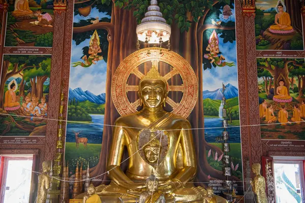 Tayland 'ın Uttaradit Eyaleti yakınlarındaki Tron' daki Wat Ban Kaeng Tai 'de. Tayland, Uttaradit, 28 Kasım 2024.