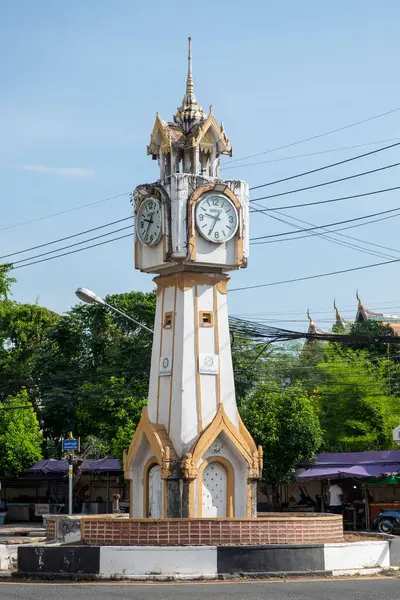 Uttaradit 'in başkenti Tayland' ın Uttaradit şehrindeki Saat Kulesi 'nde. Tayland, Uttaradit, 26 Kasım 2024.