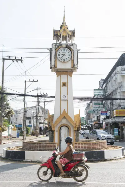 Uttaradit 'in başkenti Tayland' ın Uttaradit şehrindeki Saat Kulesi 'nde. Tayland, Uttaradit, 26 Kasım 2024.
