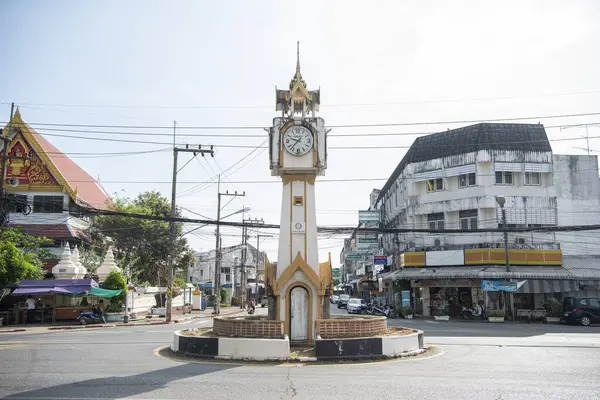 Uttaradit 'in başkenti Tayland' ın Uttaradit şehrindeki Saat Kulesi 'nde. Tayland, Uttaradit, 26 Kasım 2024.