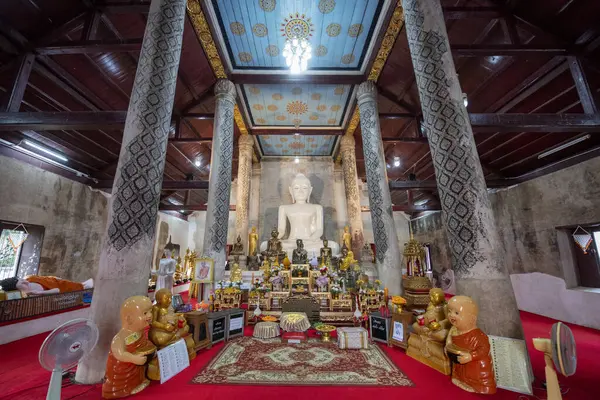 Wat Phra Borommathat Thung Yang Tayland 'ın Uttaradit şehrinin yakınlarında. Tayland, Uttaradit, 26 Kasım 2024.