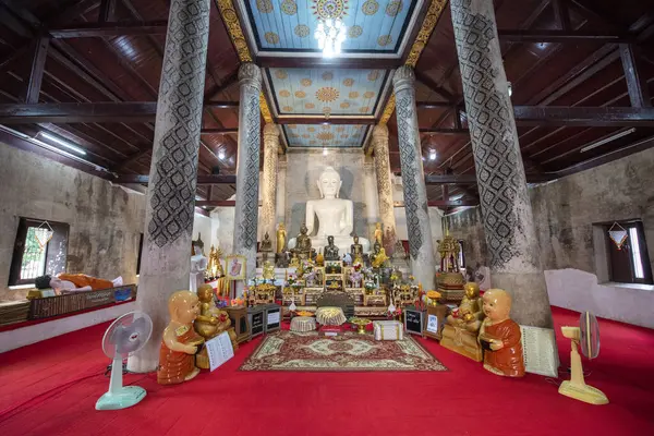 Wat Phra Borommathat Thung Yang Tayland 'ın Uttaradit şehrinin yakınlarında. Tayland, Uttaradit, 26 Kasım 2024.