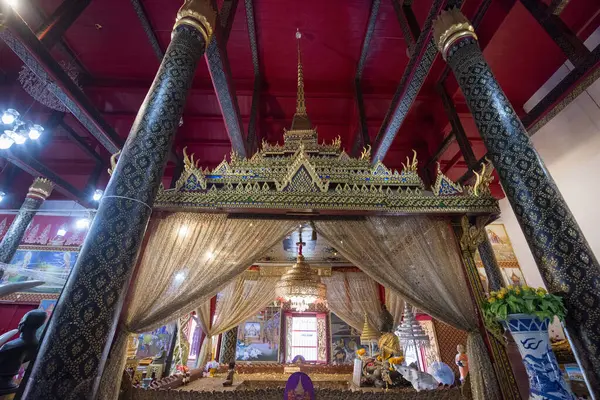 Wat Phra Thaen Sila 'daki Buda Ayak İzi Tayland' ın Uttaradit şehrinin yakınlarındaki Uttaradit şehrinde. Tayland, Uttaradit, 26 Kasım 2024.