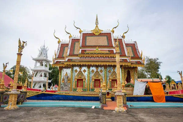 Wat Hong Sung, Tayland 'ın Uttaradit iline bağlı Uttaradit şehrinin yakınlarında. Tayland, Uttaradit, 27 Kasım 2024.