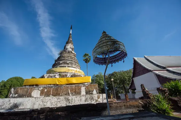 Wat Phra Fang, Tayland 'ın Uttaradit ilindeki Uttaradit şehrinin yakınlarında. Tayland, Uttaradit, 28 Kasım 2024.