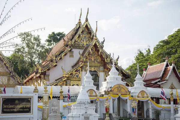 Wat Phra Thaen Sila Tayland 'ın Uttaradit şehrinin yakınlarında. Tayland, Uttaradit, 26 Kasım 2024.