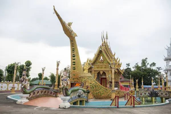 Wat Hong Sung, Tayland 'ın Uttaradit iline bağlı Uttaradit şehrinin yakınlarında. Tayland, Uttaradit, 27 Kasım 2024.