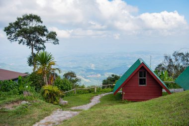 Kuzey Tayland 'ın Nan ilindeki Khun Sathan Ulusal Parkı' ndaki Landcape 'de bir bungalov. Tayland, Nan, 22 Kasım 2024.