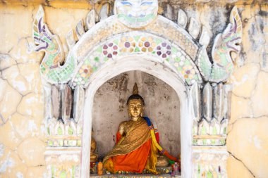 Wat Phra 'da Buda figürü Chom Chaeng Phrae şehrinde ve Kuzey Tayland' da Phrae ilinde. Tayland, Phrae, Kasım, 23, 2024.