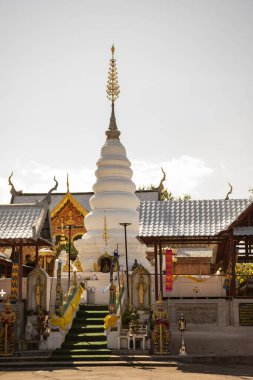 Phrae şehri ve Kuzey Tayland 'daki Phrae ili yakınlarındaki Wat Phra Doi Leng' de Chedi. Tayland, Phrae, Kasım, 23, 2024.