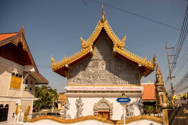 Phrae şehri ve Kuzey Tayland Phrae ili yakınlarında Wat Sung Men. Tayland, Phrae, Kasım, 23, 2024.