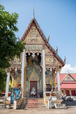 Phrae şehri ve Kuzey Tayland 'ın Phrae ili yakınlarındaki Wat Ban Pong Tha Kham. Tayland, Phrae, Kasım, 23, 2024.