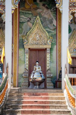 Phrae şehri ve Kuzey Tayland 'ın Phrae ili yakınlarındaki Wat Ban Pong Tha Kham. Tayland, Phrae, Kasım, 23, 2024.