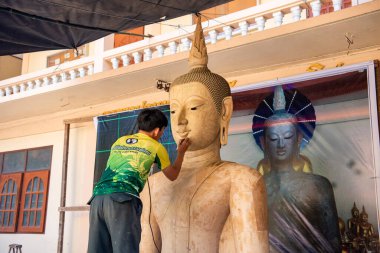 Wat Phra 'da Buda Üretimi Suthon Mongkhon Khiri Kuzey Tayland Phrae şehri yakınlarında. Tayland, Phrae, Kasım, 23, 2024.