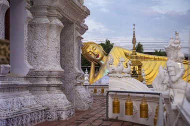 Phrae şehrinde Wat Phong Sunan ve Kuzey Tayland 'da Phrae ili. Tayland, Phrae, Kasım, 23, 2024.