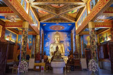 Phrae şehrinde Wat Phong Sunan 'ın içinde Buda ve Kuzey Tayland' da Phrae ili. Tayland, Phrae, Kasım, 23, 2024.