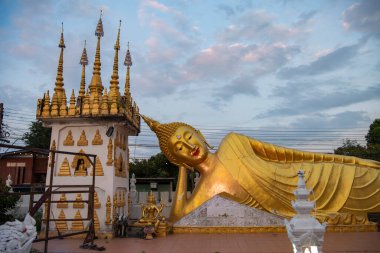 Phrae şehrinde Wat Phong Sunan ve Kuzey Tayland 'da Phrae ili. Tayland, Phrae, Kasım, 23, 2024.