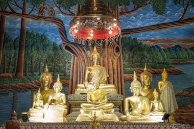 Phrae şehrinde Wat Phong Sunan 'ın içinde Buda ve Kuzey Tayland' da Phrae ili. Tayland, Phrae, Kasım, 23, 2024.