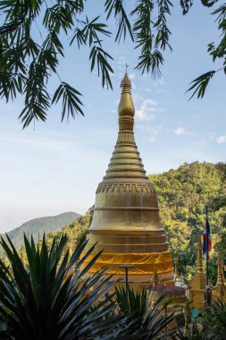 Phrae şehri ve Kuzey Tayland 'daki Phrae ili yakınlarındaki Wat Phra that Inkhang. Tayland, Phrae, 24 Kasım 2024.