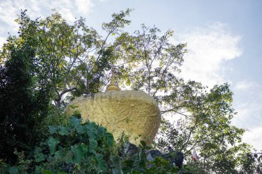 Phrae şehri ve Kuzey Tayland 'daki Phrae ili yakınlarındaki Wat Phra that Inkhang. Tayland, Phrae, 24 Kasım 2024.