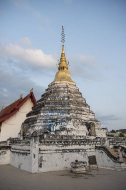 Chedi, Phrae şehrindeki Wat Luang Chedi 'de ve Kuzey Tayland' daki Phrae ilinde. Tayland, Phrae, 24 Kasım 2024.
