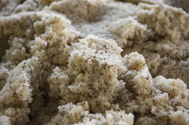Kuzey Tayland 'ın Phrae ilindeki Sa-iap Köyü' ndeki Rice Spirits Factory Ban Kruathong 'da yapışkan pirinç. Tayland, Phrae, Kasım, 25, 2024.