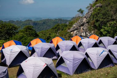Tayland, Nan: 22 Kasım 2024 - Kuzey Tayland 'ın Nan ilindeki Doi Samer Dao veya Na Noi' de kamp.  